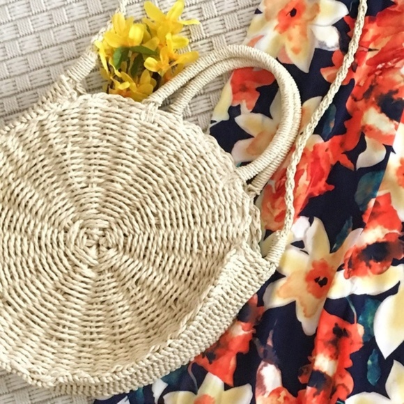 Round Straw Handbag - Picture 1 of 3